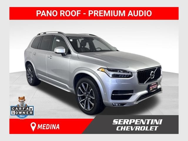 2016 Volvo XC90 T6 Momentum in Silver — front three-quarter view